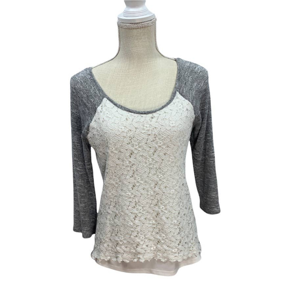 Maurices Grey 3/4 Sleeves w/White Lace Front Lined Shirt Blouse Sz M